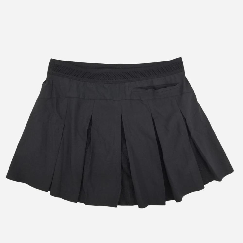 Nike black tennis skirt with built-in shorts and pockets. Size S‎